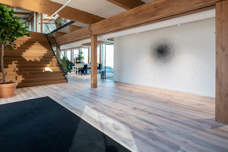 CO2 中性红橡木地板打造完美办公空间-8