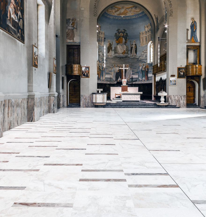 融合传统与创新的 Sedrina 教堂改造-4