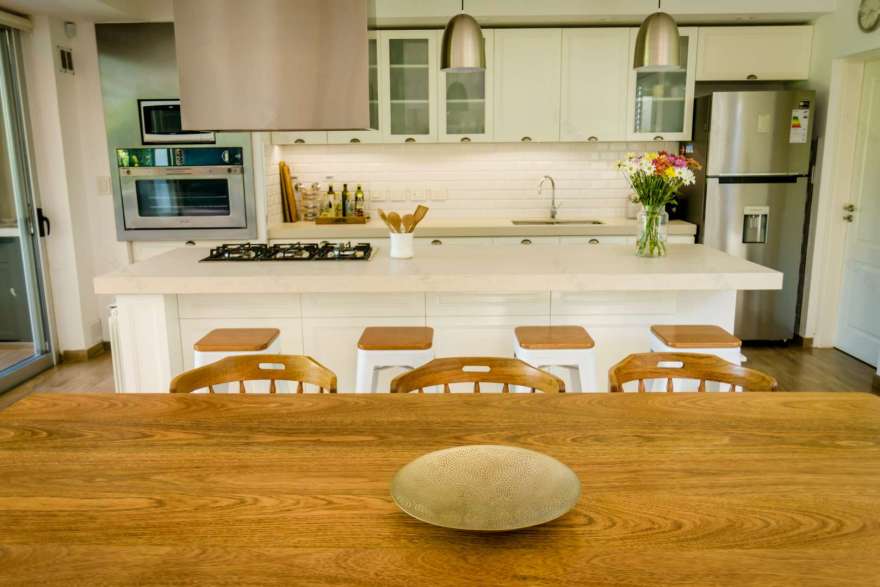 简约之居,功能齐全的家庭聚会空间-11