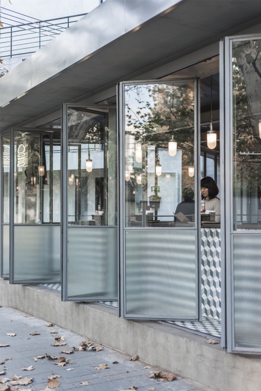 复古美式汉堡店,打破内外边界-0