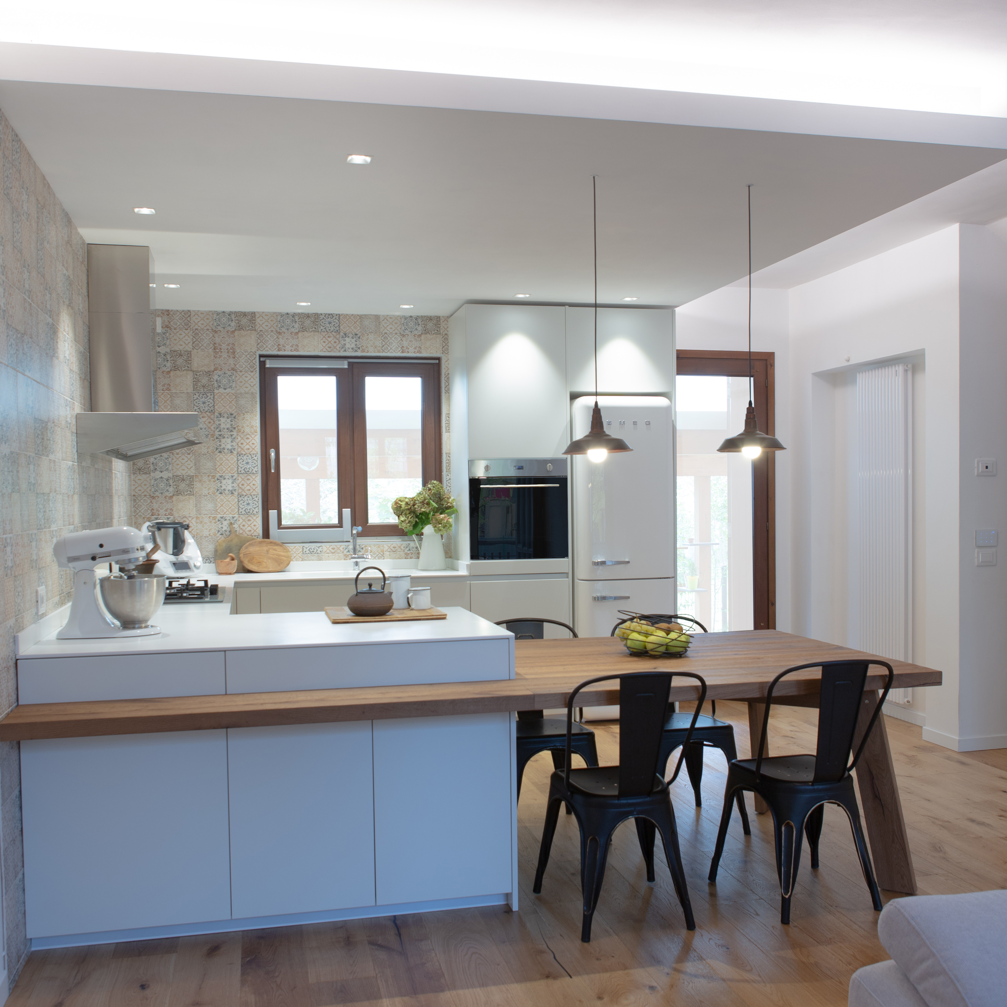 80 年代风格家居翻新，温馨简约厨房设计-2