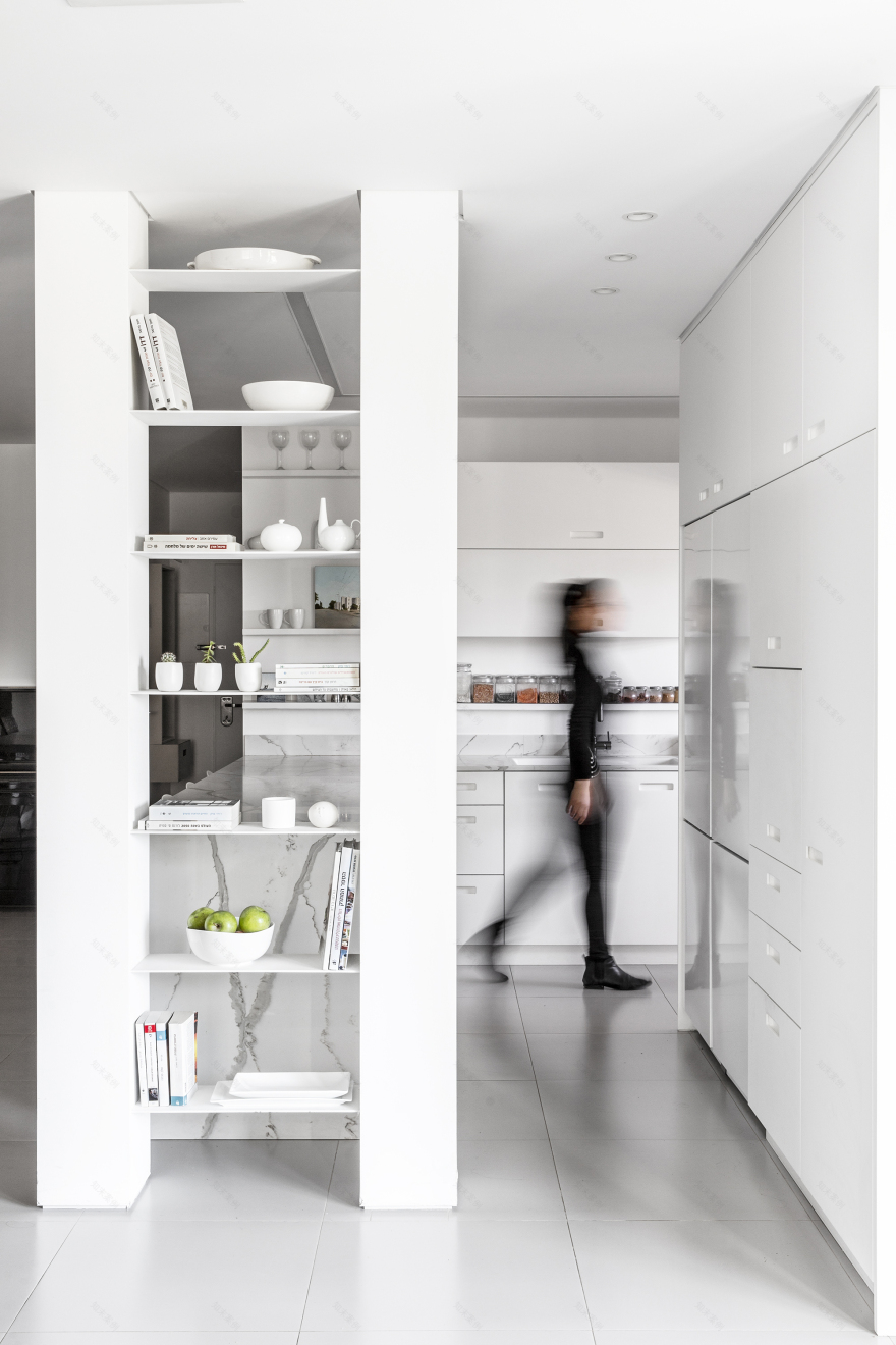 Tel-Aviv 五口之家公寓改造,明亮宽敞的现代生活空间-16