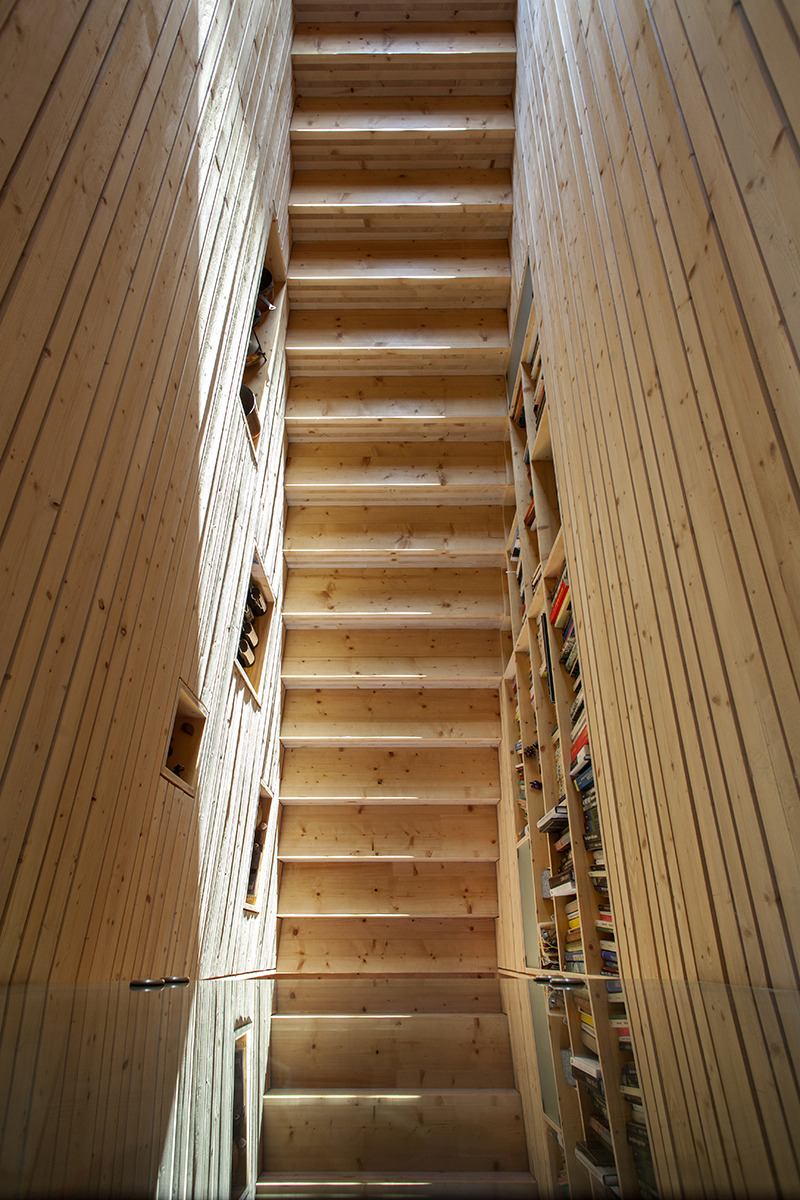 瑞士自然别墅,木质内外营造独特氛围-5