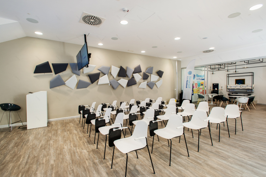 培训机构 / 灵活多变的空间魔法,Binario F 的数字技能培训中心-13