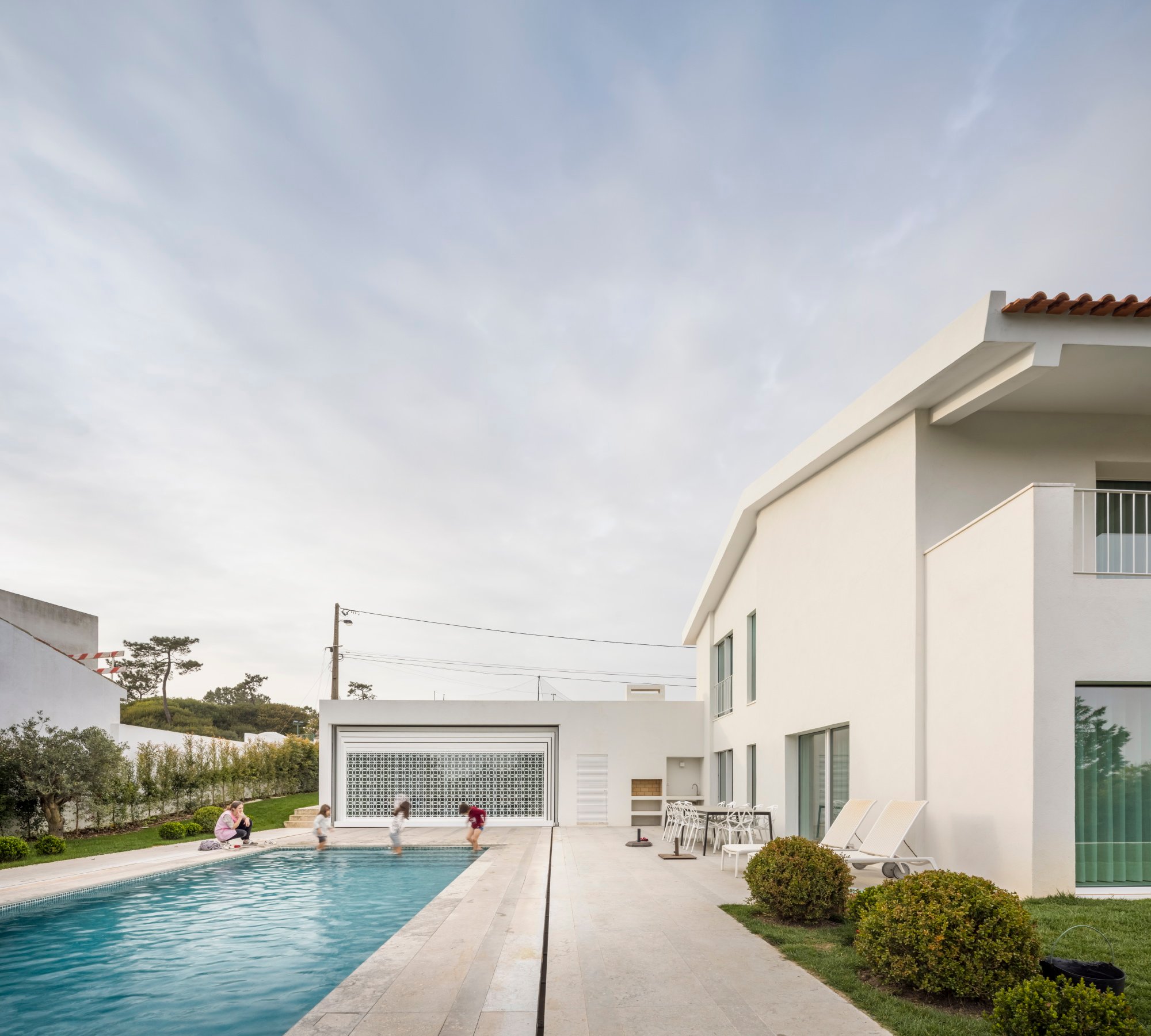 葡萄牙 Estoril RM House 现代别墅设计丨João Tiago Aguiar,arquitectos-40