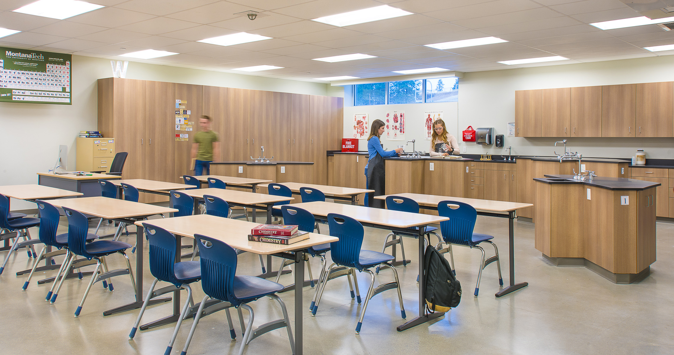 百年老校翻新重生,打造湖畔学习空间-13