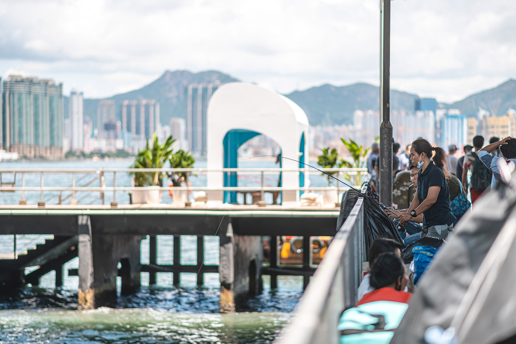 夏季凉亭，香港/维多利亚港公共码头上首个俯瞰狮子山的艺术装置-15