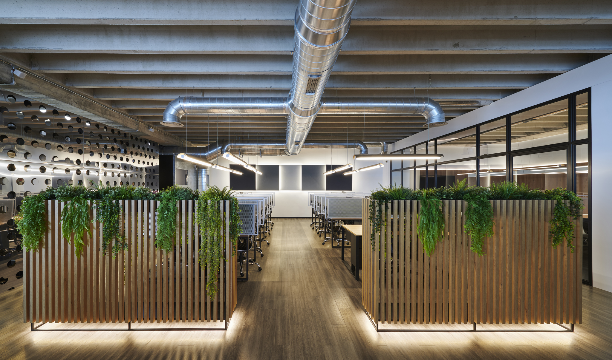 工业风办公室设计 | 金属、植物与木头的和谐-7