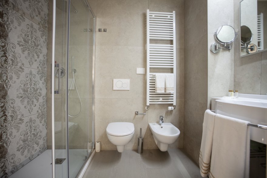 博洛尼亚城市中心,现代与古典交融的 Hotel Cavour 酒店设计-15