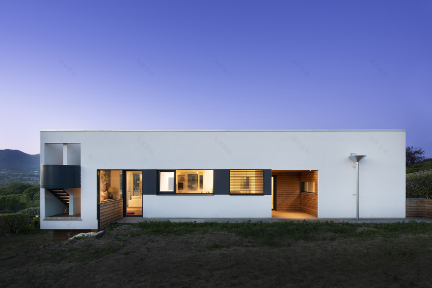 意大利环保别墅 CASA BG,和谐融入自然景观-13