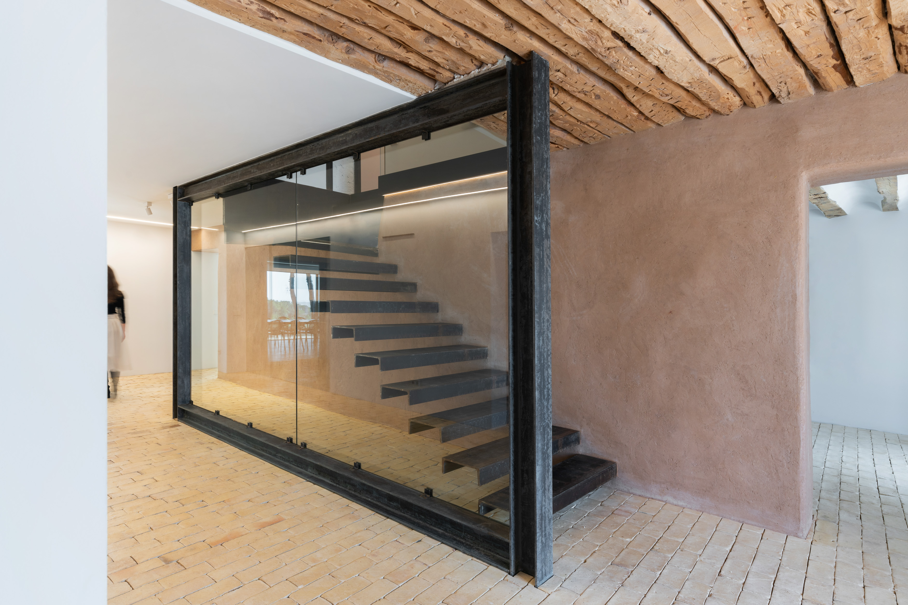 历史与现代共融的"Casa lo Alto"酒庄-12