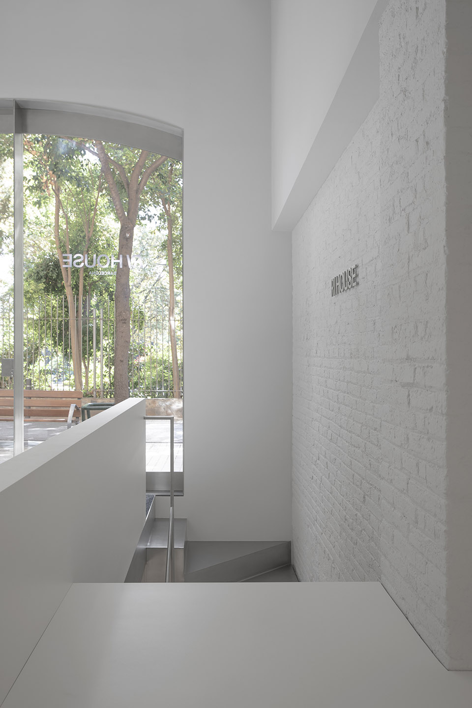 RI HOUSE家居展厅，巴塞罗那/当代艺术画廊的空间形式结合家庭空间元素-15