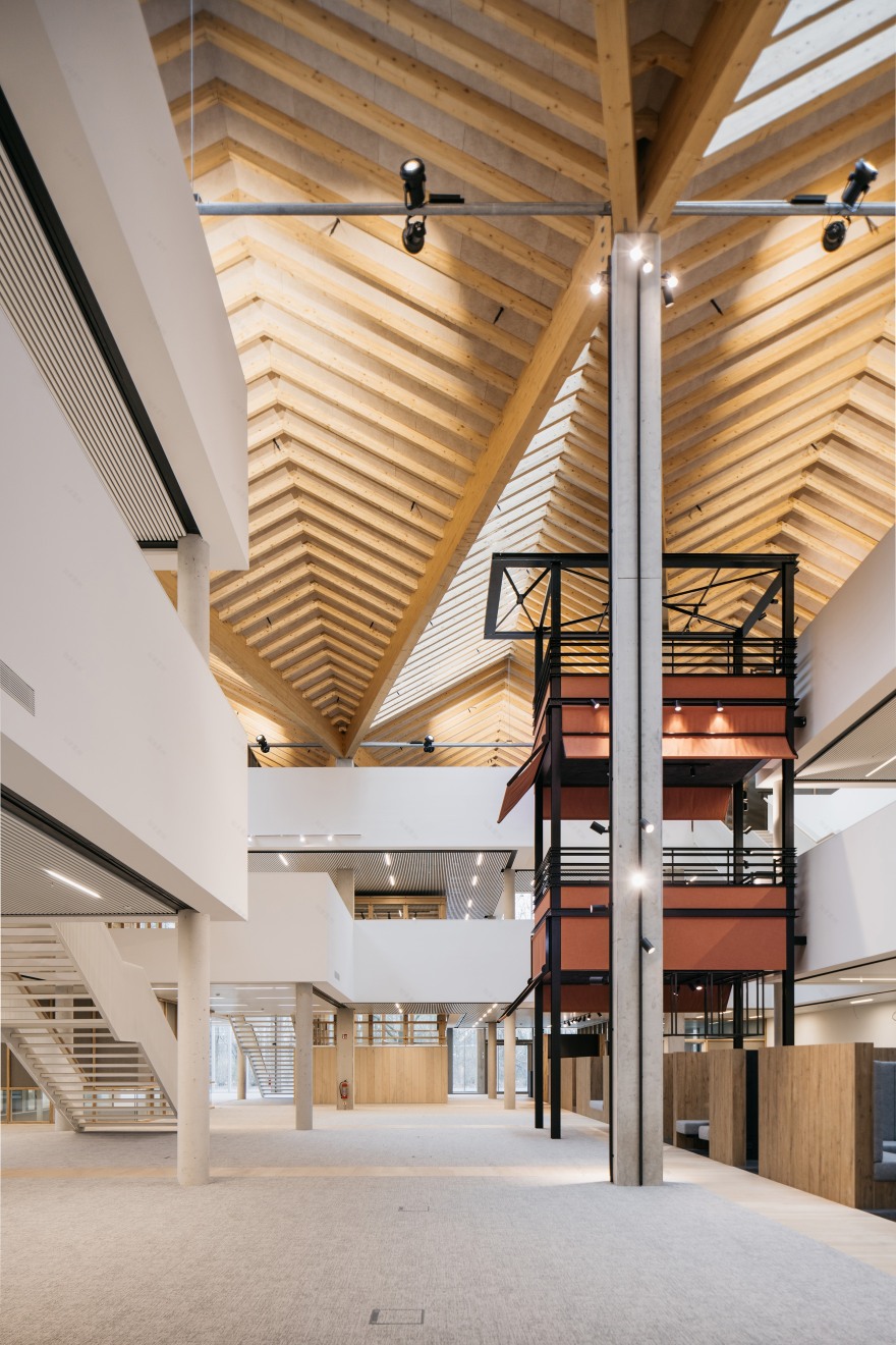 折纸造型,自然光照亮 Campus West 办公空间-1