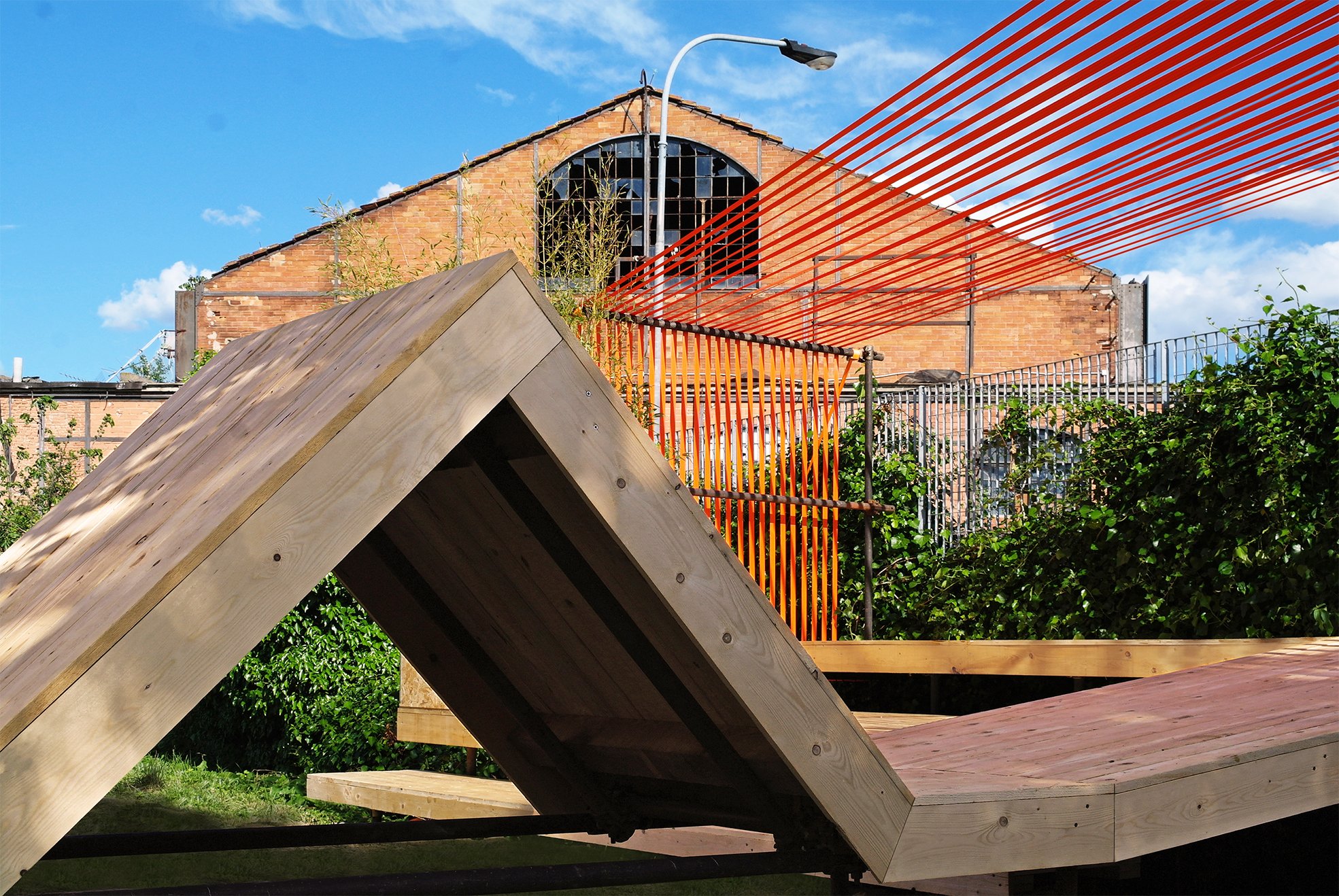 绿意盎然的多功能木质帐篷空间-8