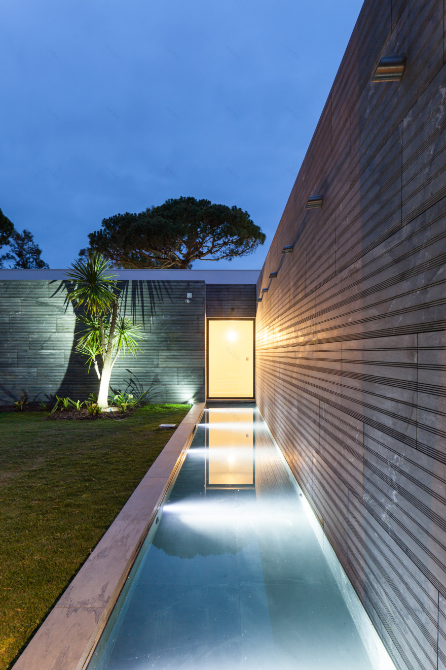 葡萄牙别墅和谐重生,室内外空间完美融合-47