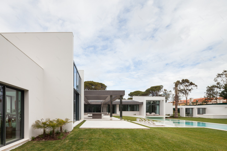 葡萄牙别墅和谐重生,室内外空间完美融合-31