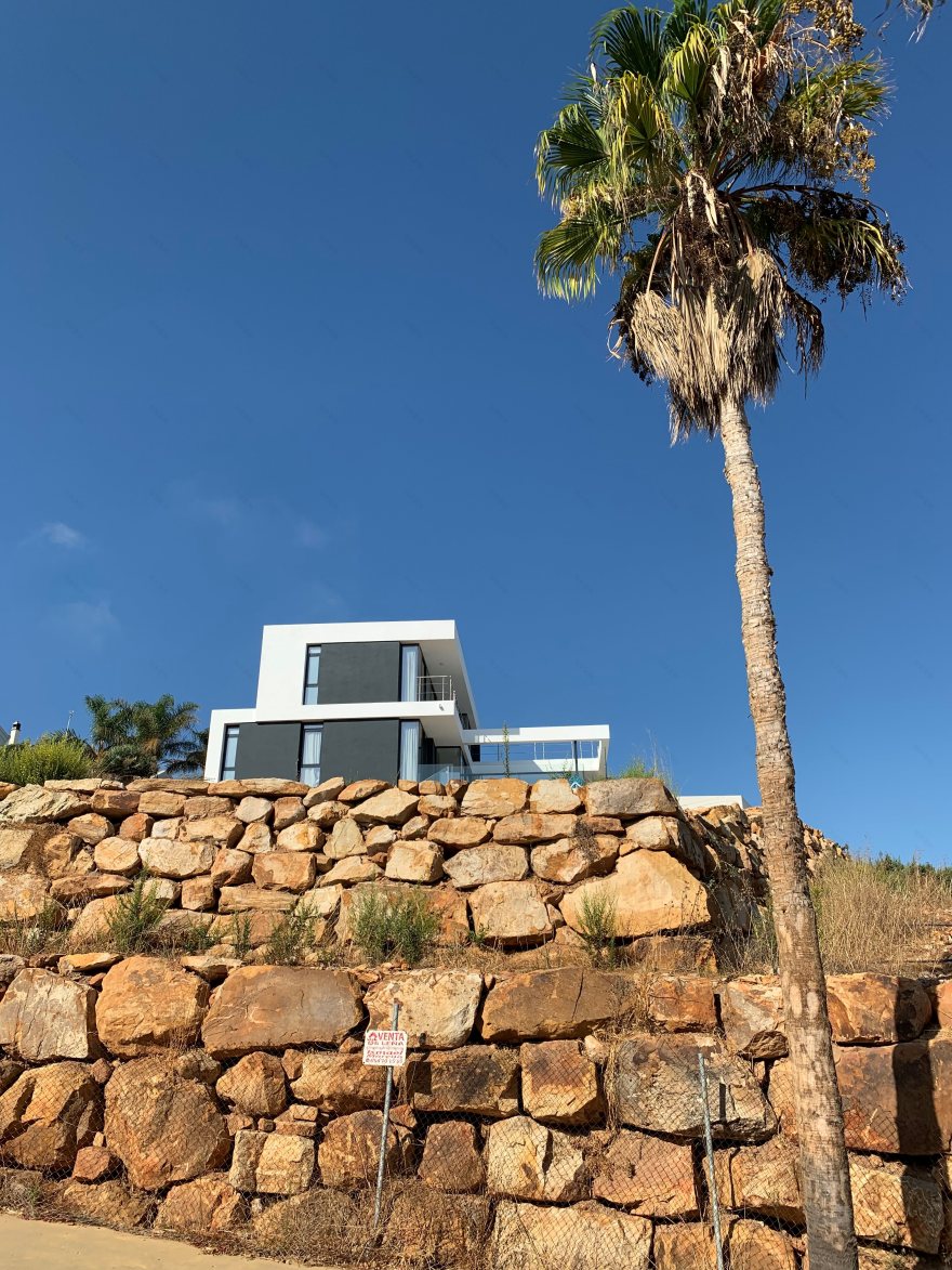 地中海风情别墅设计,尽享海景与私密空间-1