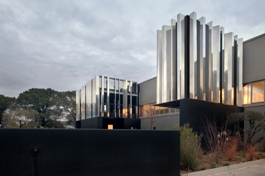 意式精益生产理念的办公空间展示-0