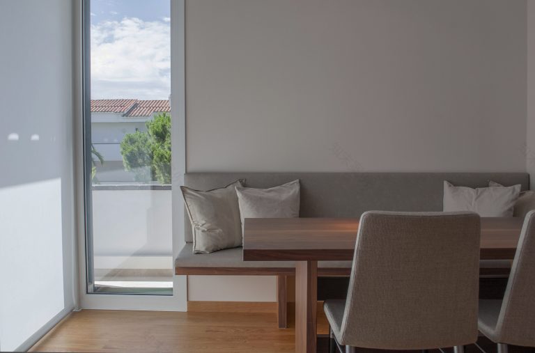 重塑 1960 年代公寓,尽享西班牙 Sitges 海湾美景-6