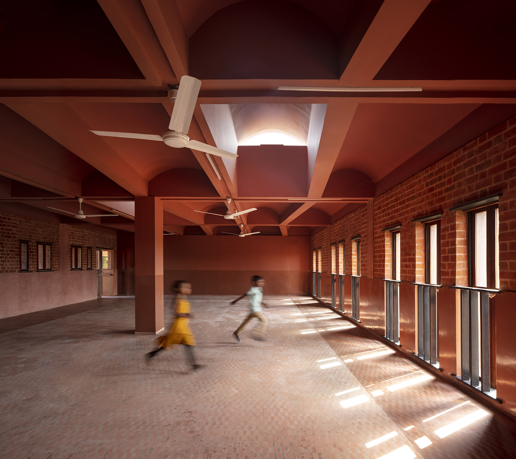 Bhadran中学，印度/在跃动的红色拱门中肆意嬉戏-111