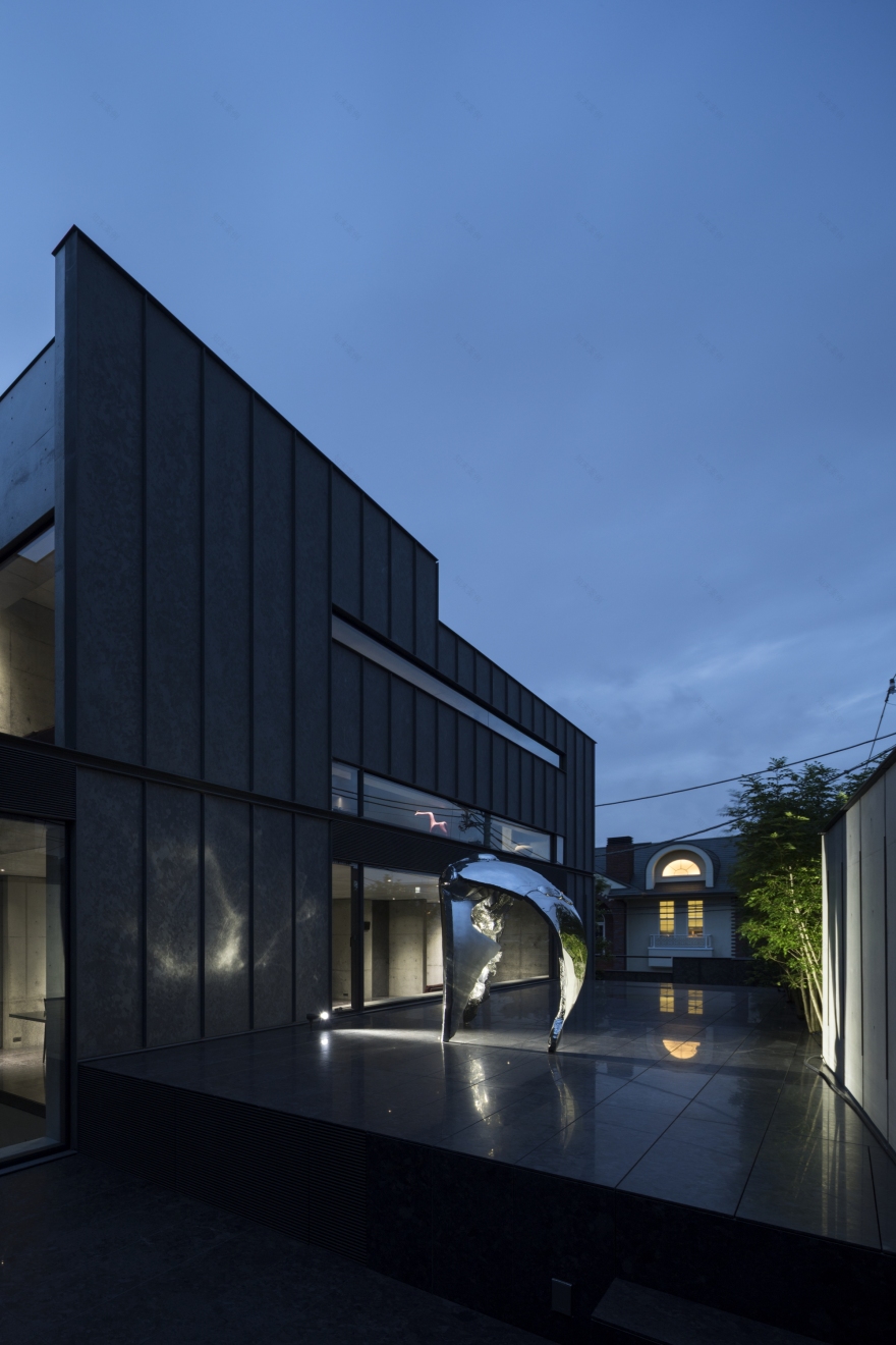 东京 Monolith 别墅 | 天地相连的空间艺术-19