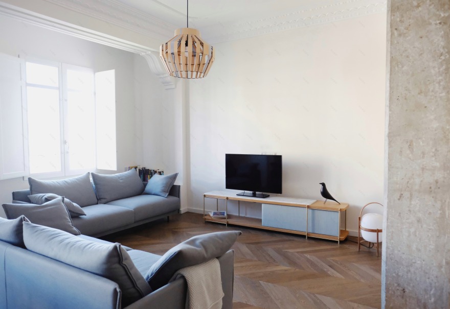 Momocca 打造 Bauhaus 风格平层住宅-1