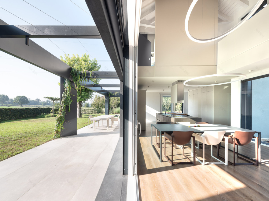 乡间别墅 HHCR,融入自然美景的设计佳作-11