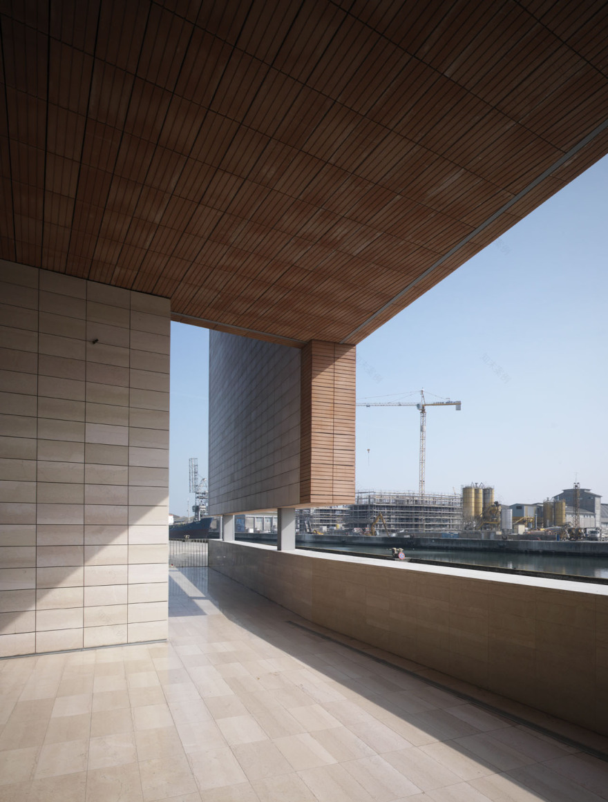 Ravenna 港口管理局新总部——现代办公建筑的代表作-12
