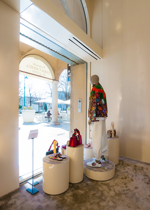 柔美粉色调，颠覆传统设计的奢华商店-8