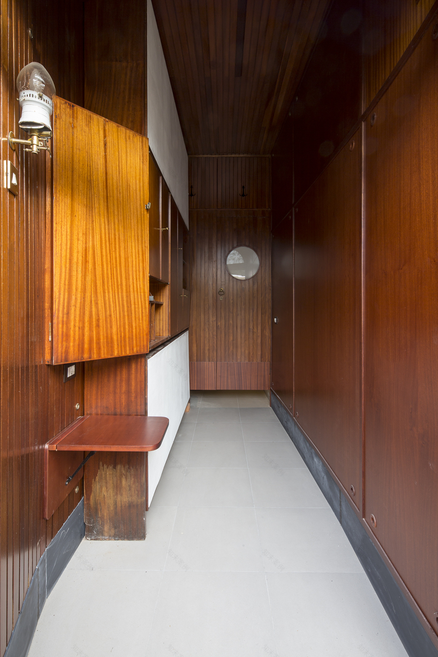 意大利公寓 Casa GAS 以木质隐匿面板打造多功能空间-6