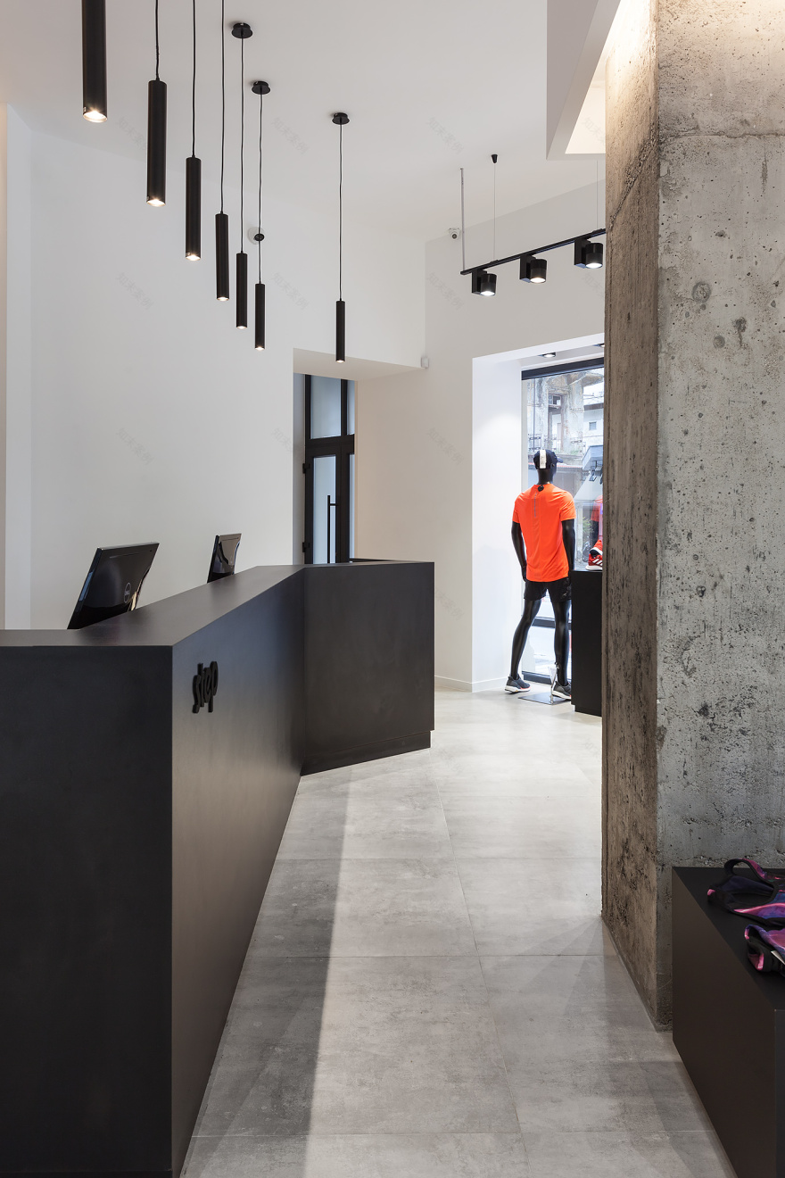 希腊 Serres 镇 Step 运动商店室内设计-2