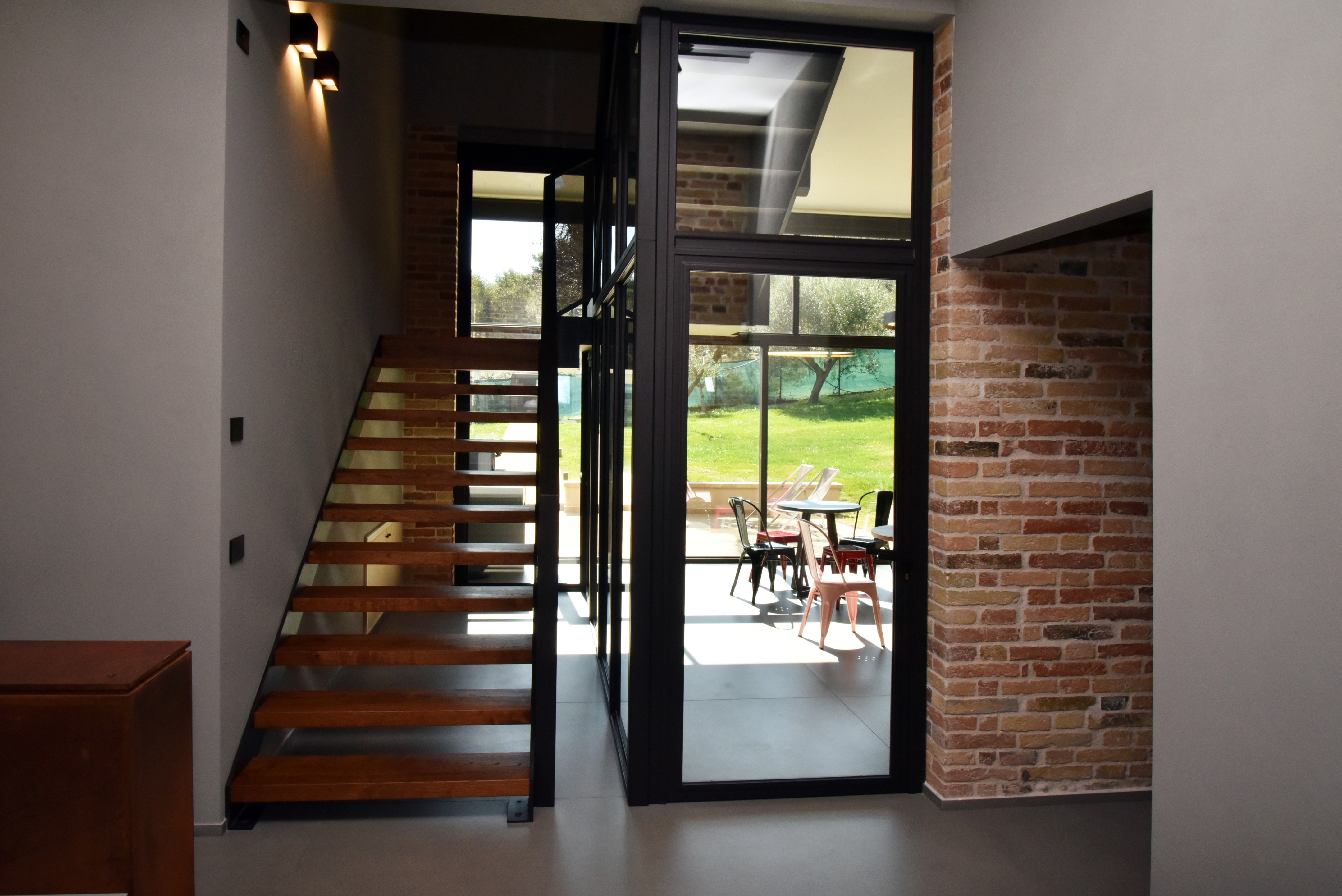 经典与现代共融的意大利总部室内设计-2