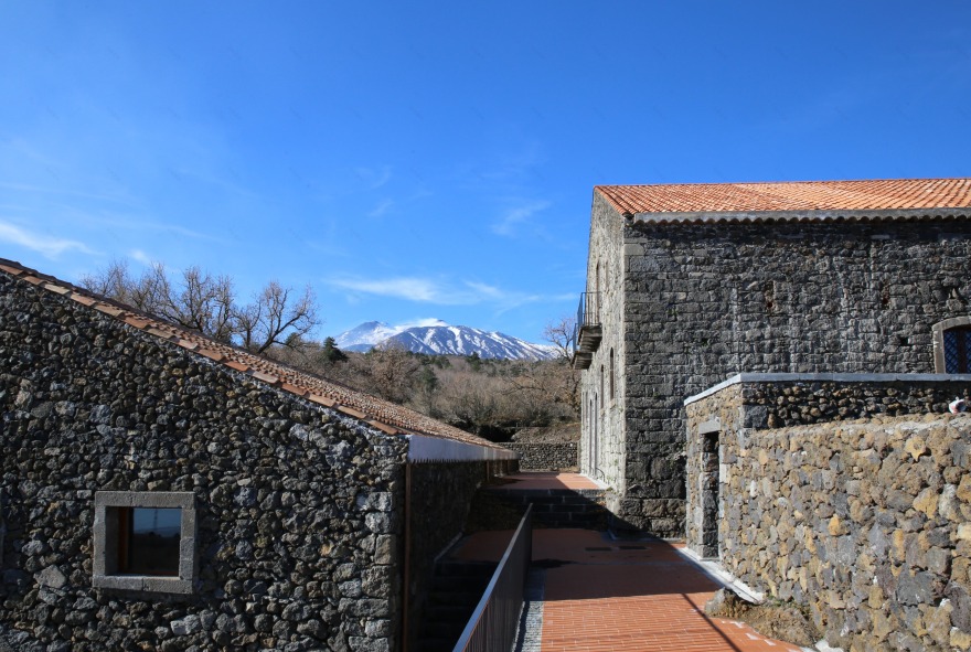 废弃酒庄重焕新生 · Etna 公园中的探险基地-12