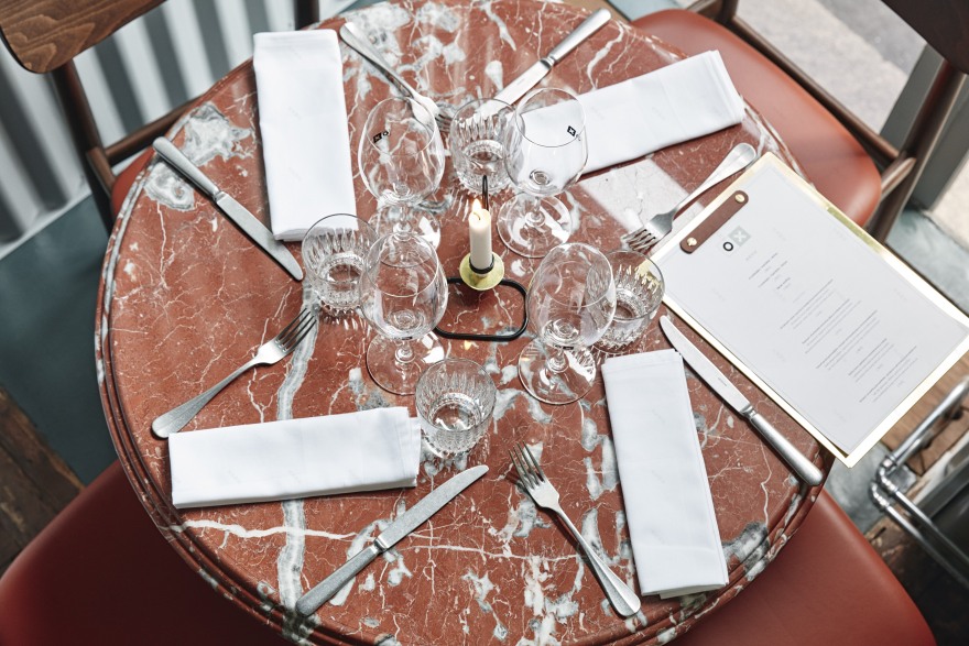 赫尔辛基 OX 餐厅 | 绿意盎然,金属魅力-8