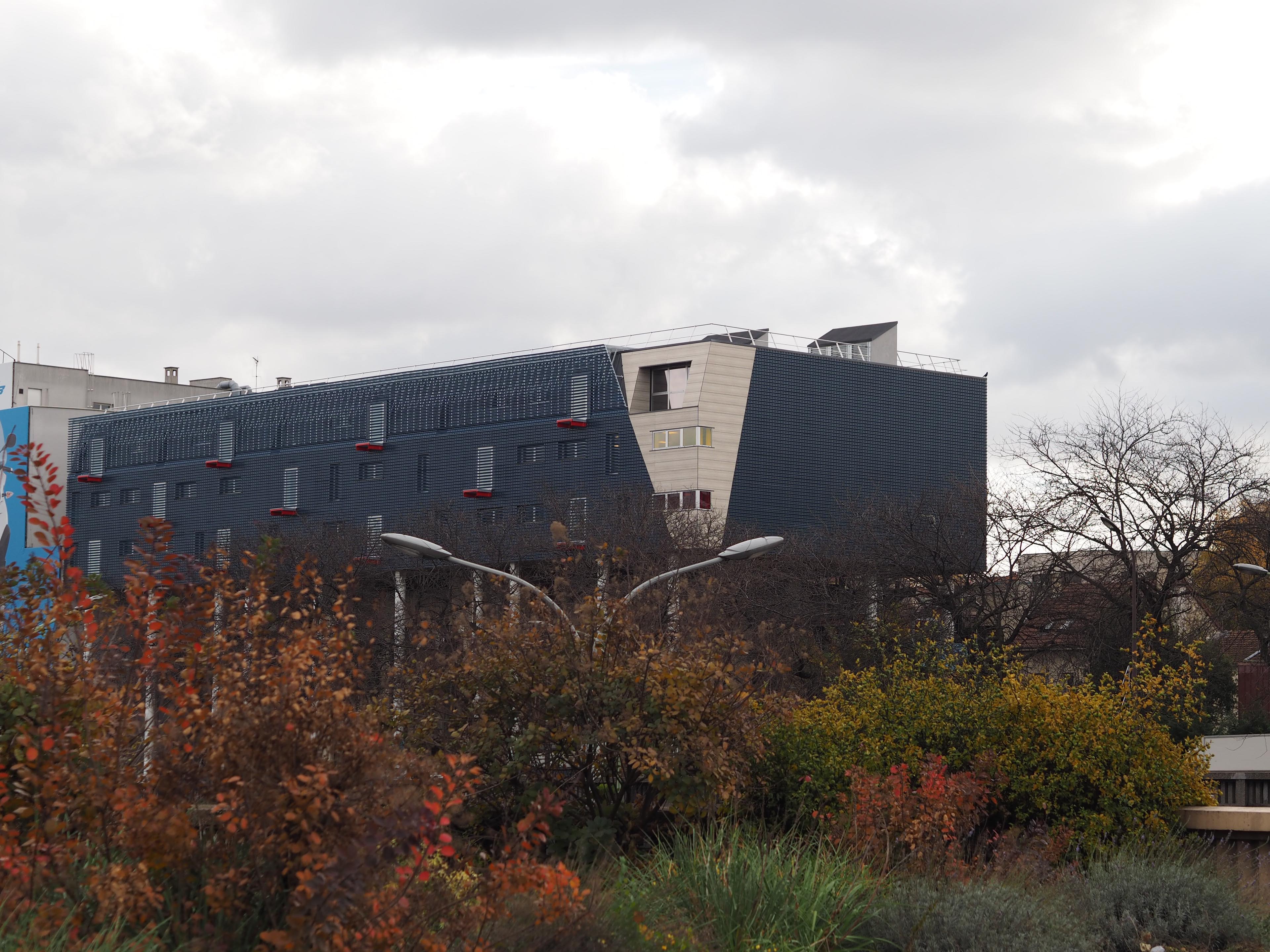 巴黎校园创新建筑设计,独立空中楼阁连接传统与未来-2