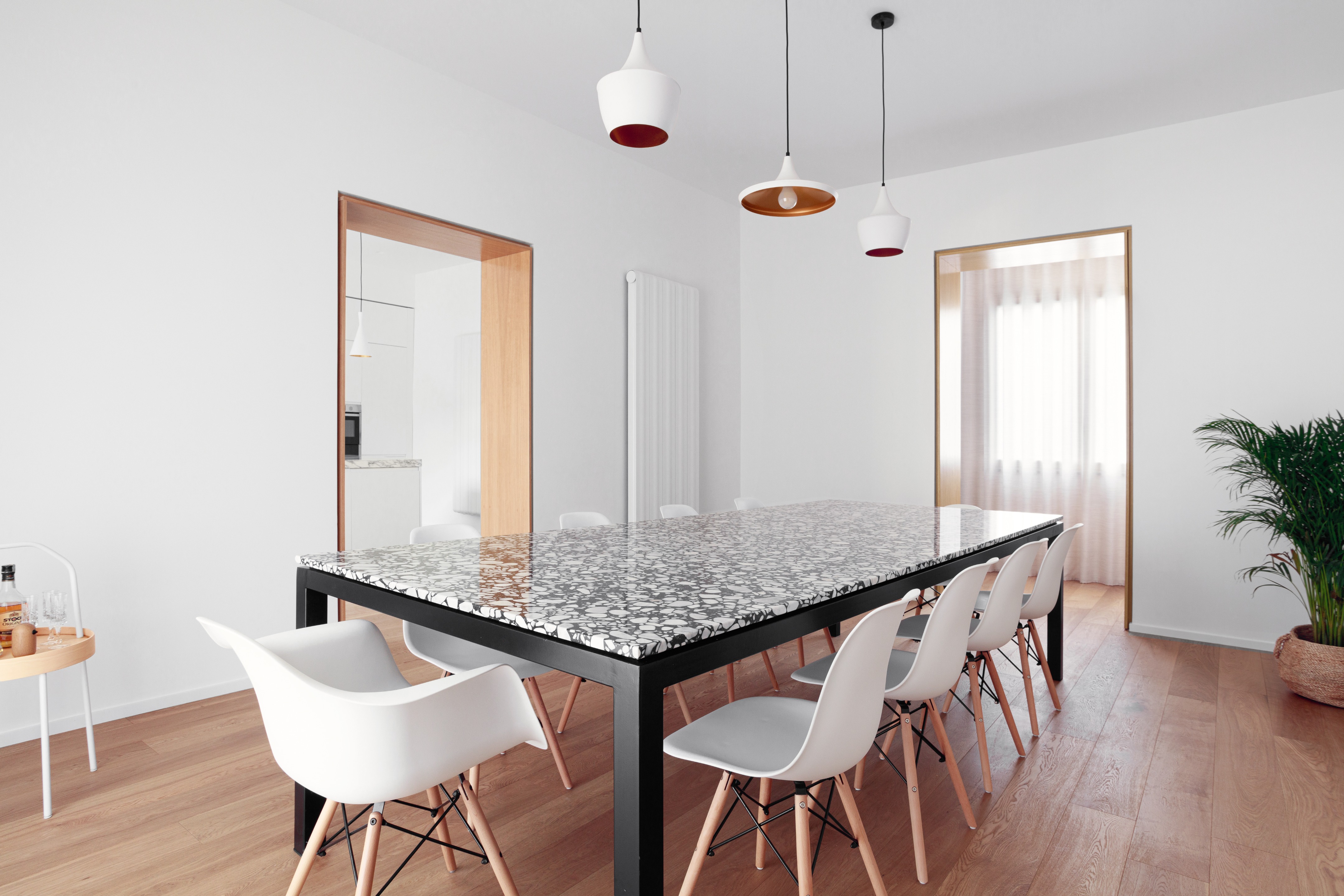 简约现代的 140 平米公寓 | 自然光与社交空间的完美融合-5