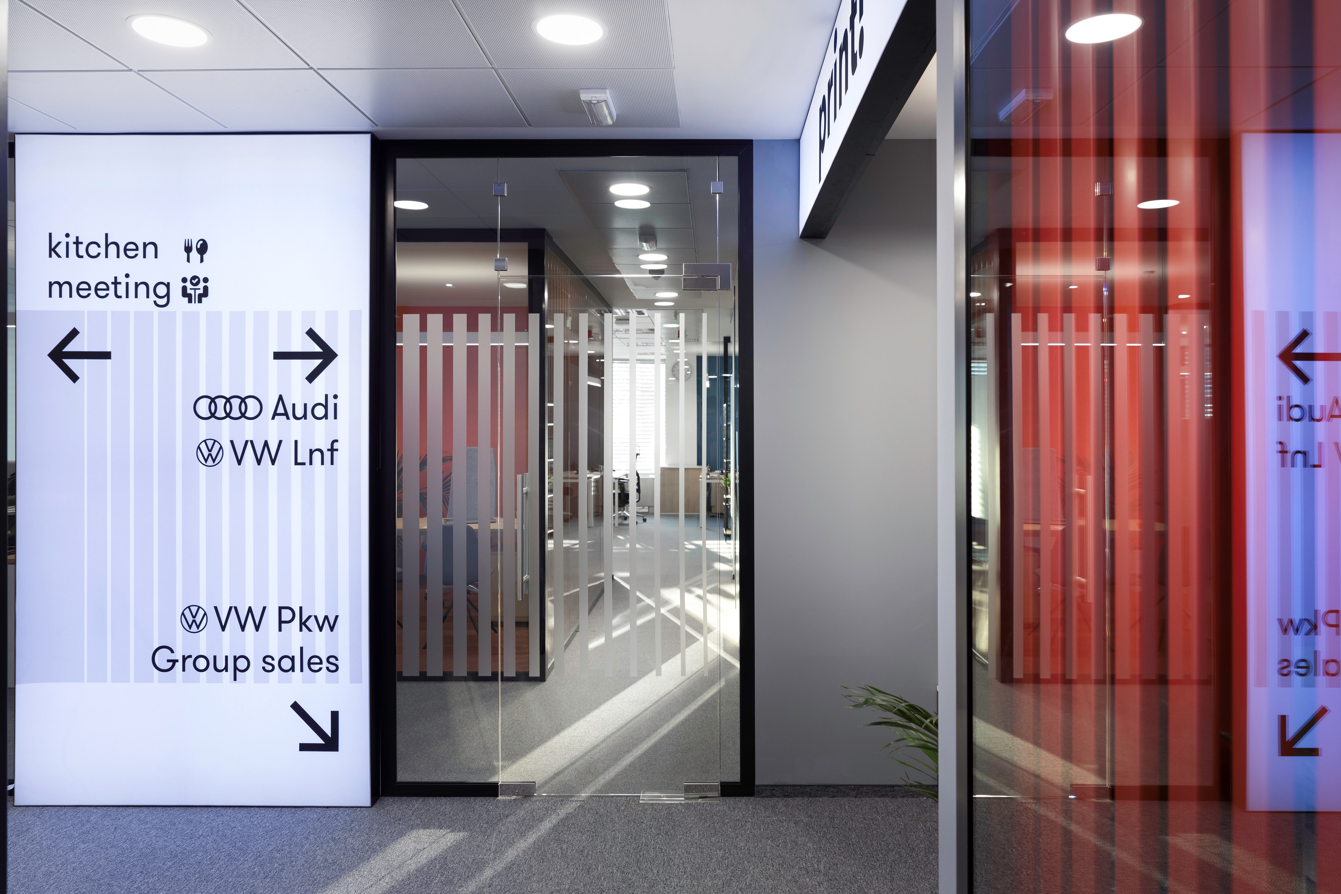 保时捷 Bulgaria 办公室 - 透明环保的现代工作环境-12