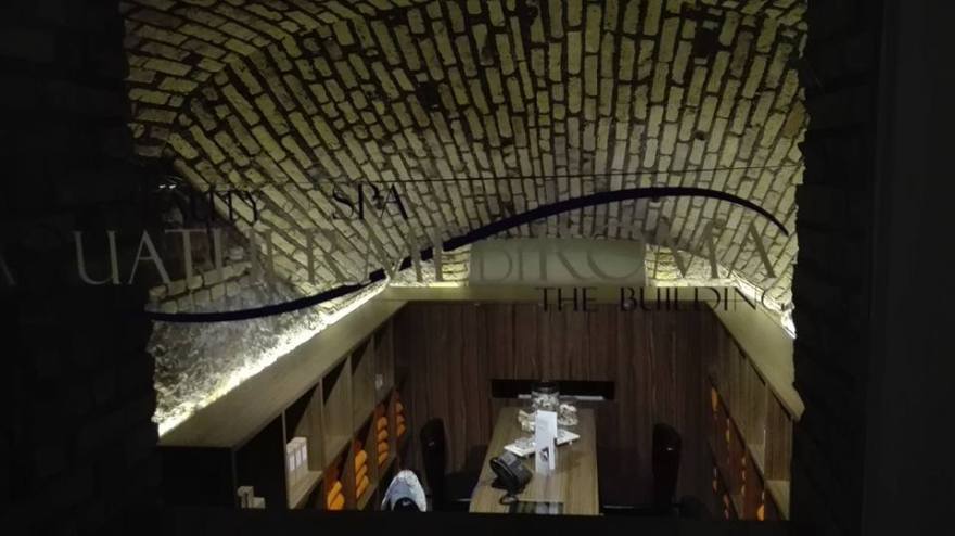 历史遗迹中的现代健康中心-1