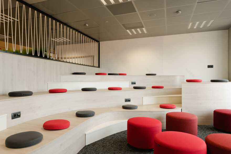 色彩灵动,打造协作型办公空间-0