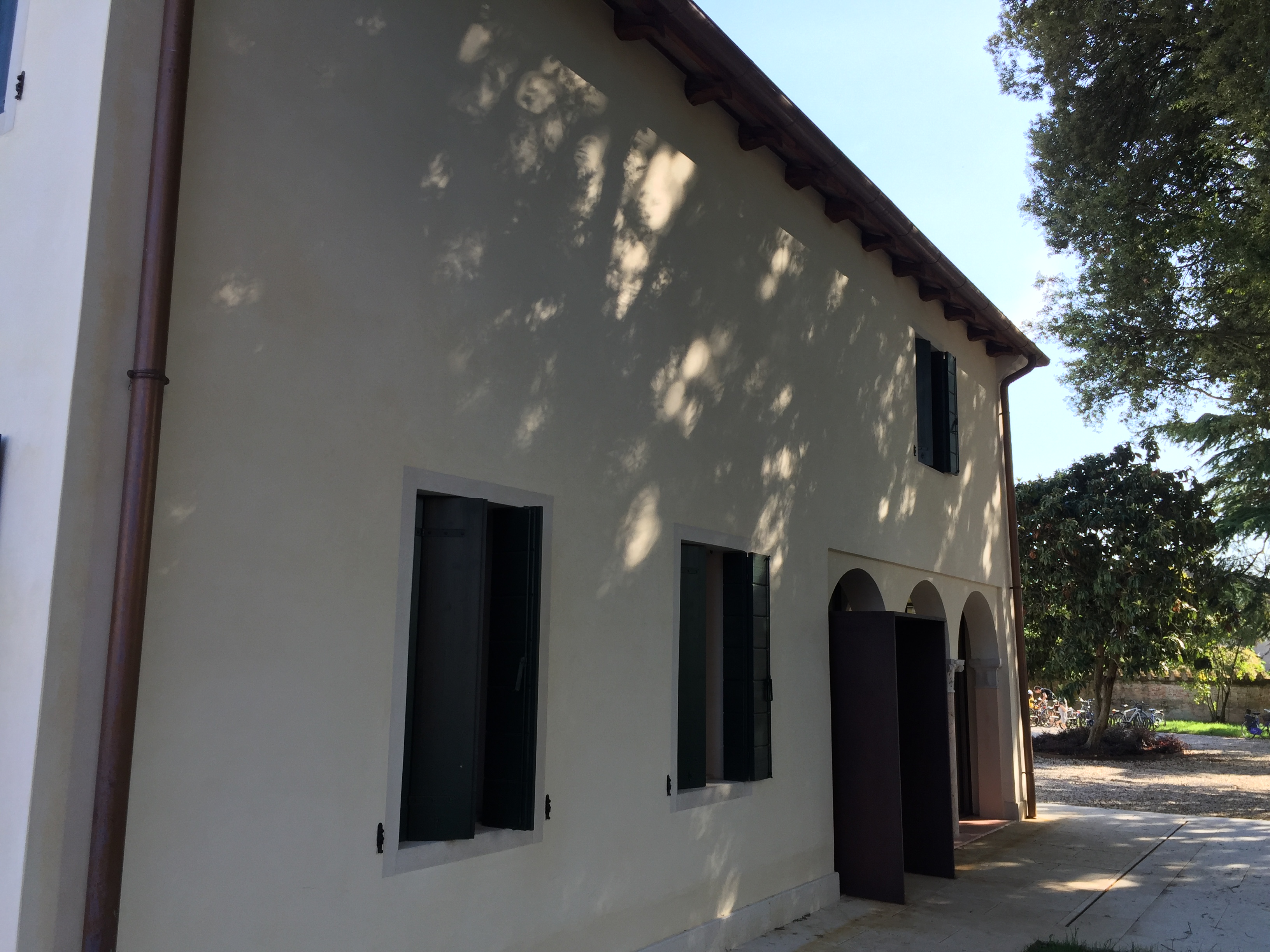 意大利古宅变身现代图书馆-4