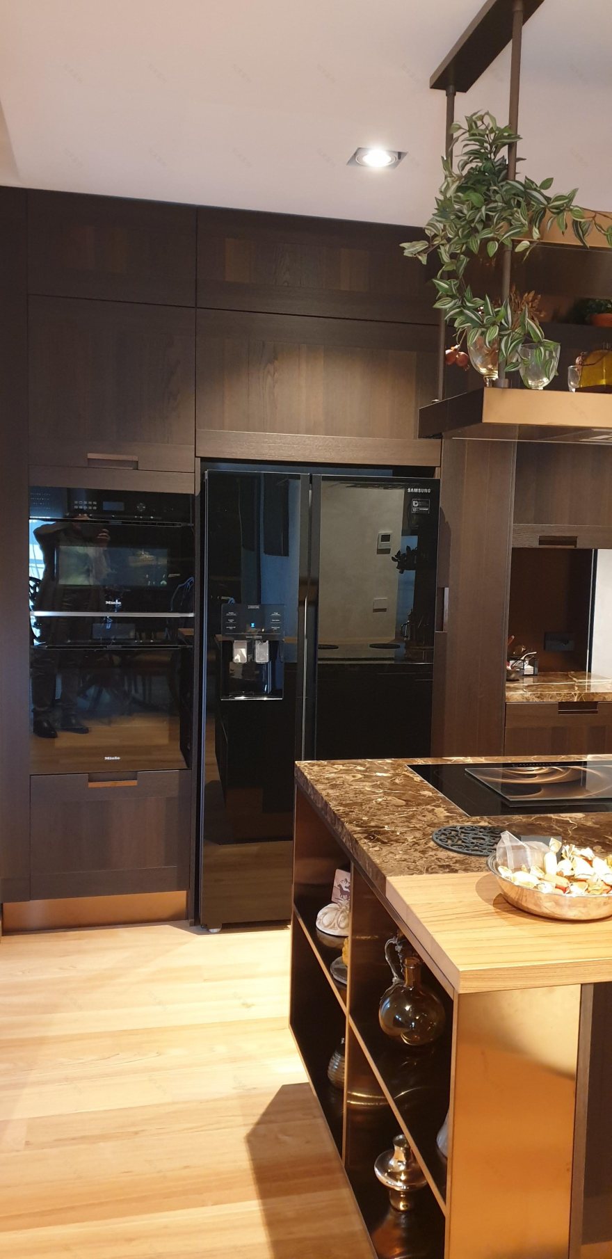 米兰双层公寓现代翻新,结构改造与复古元素完美融合-2