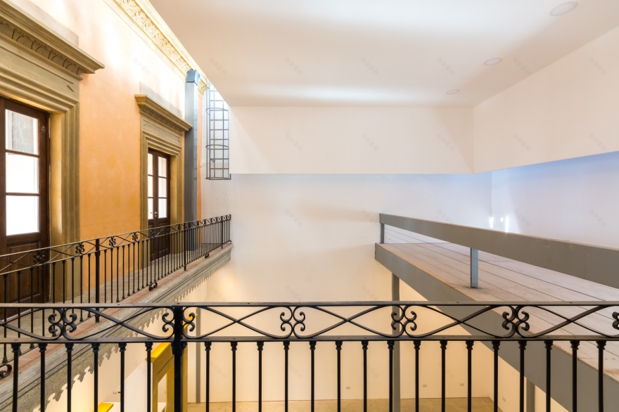 阿根廷百年别墅化身运动装备展示厅-33