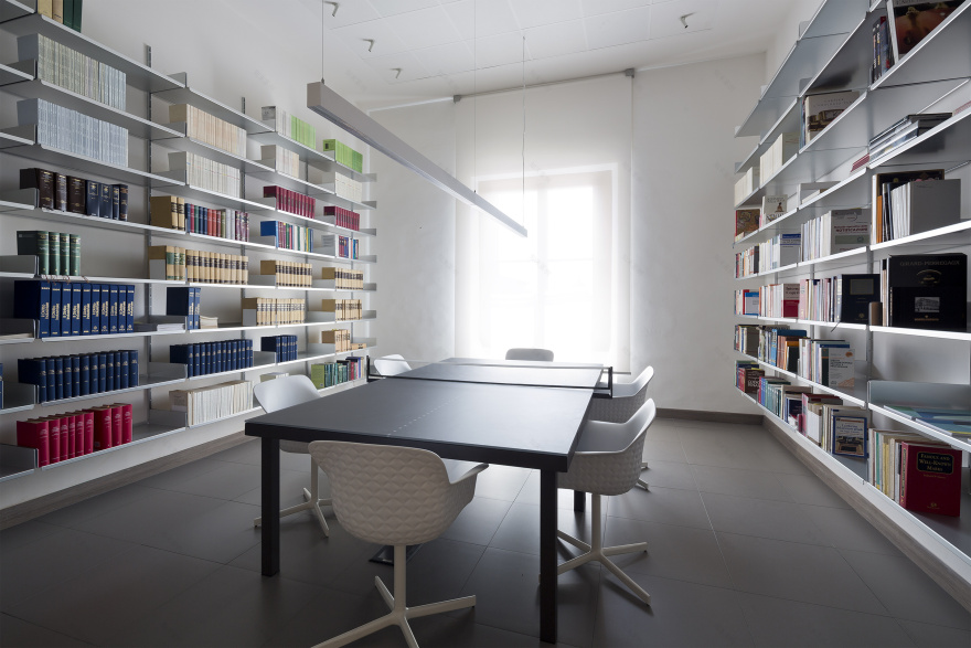 佛罗伦萨历史建筑中的现代法律办公空间-7