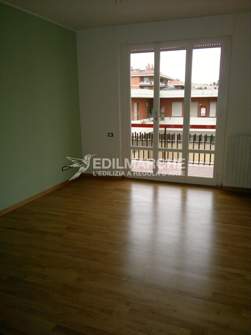 140 平米马切拉塔公寓翻新,自然木色与柔和色调的优雅融合-12