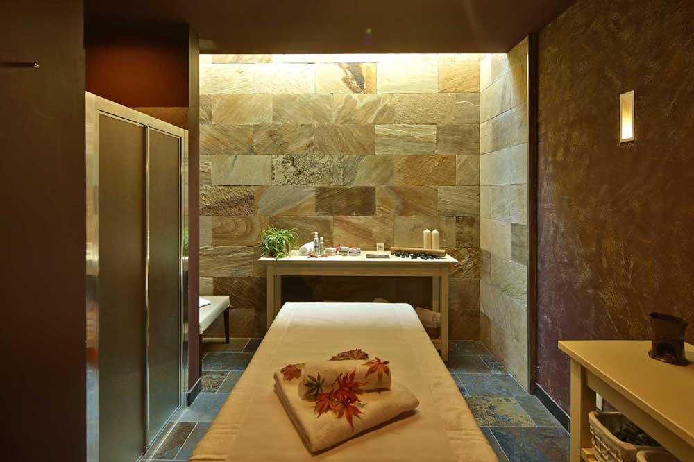 湖畔仙境 | Hotel Le Ali del Frassino 的格拉努拉提锌宝石地板-4