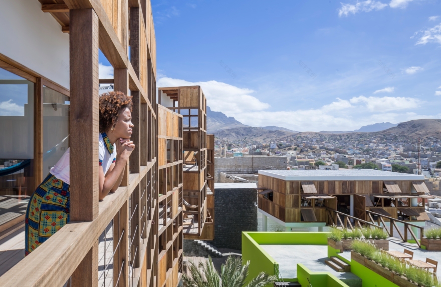 Cape Verde 岛上的生态酒店 - 融入本土元素的环保设计-41