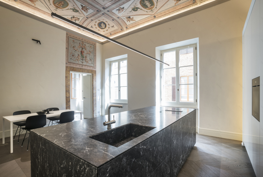 融合历史与现代的意大利古城公寓改造-18