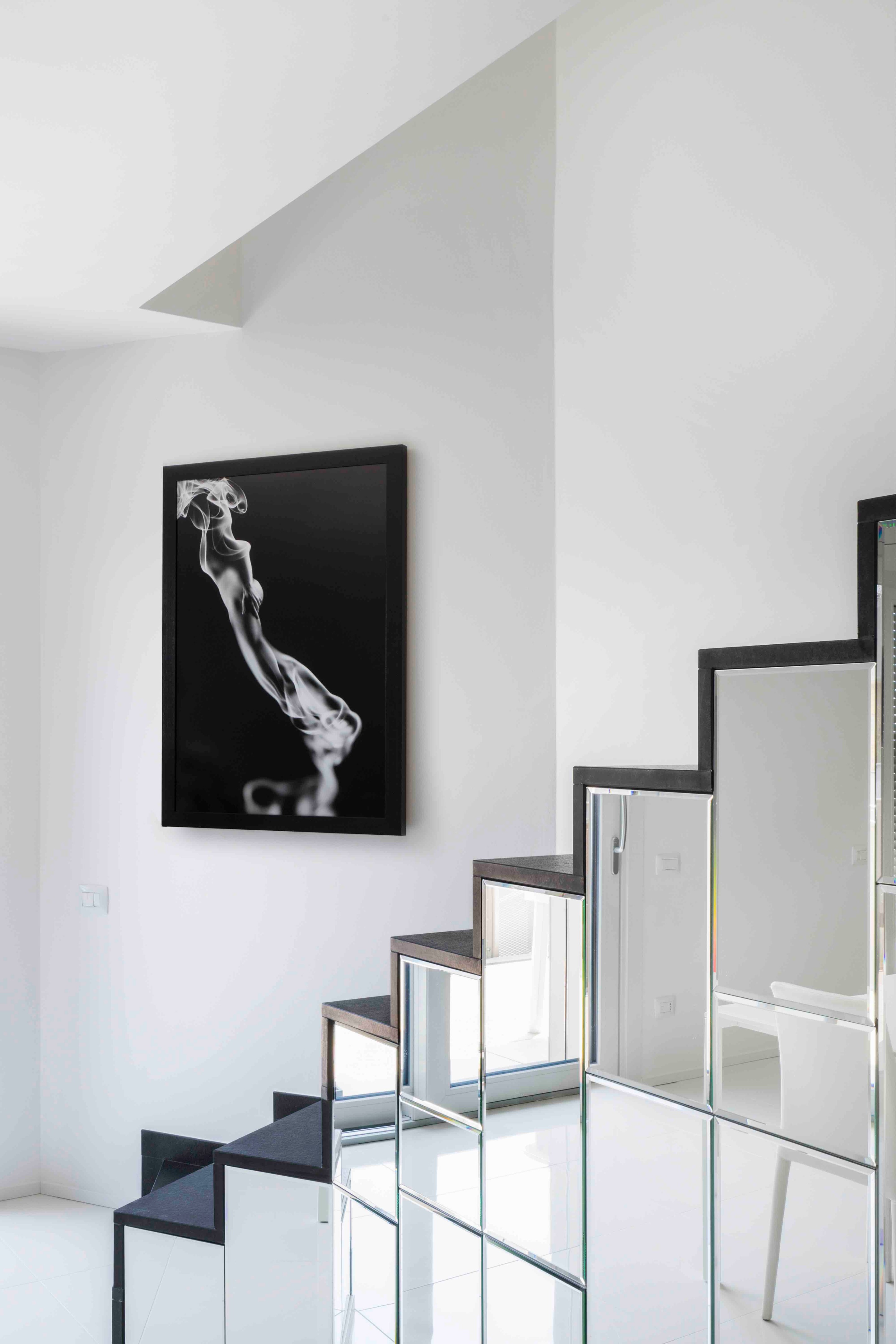 黑白双层公寓设计，量身定制家具展露个性-6