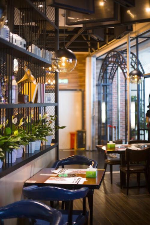 武汉凯德-- 西城 | 巴布鲁海鲜自助餐厅 | 工业风混搭绿植,呈现舒适自在的用餐环境-28
