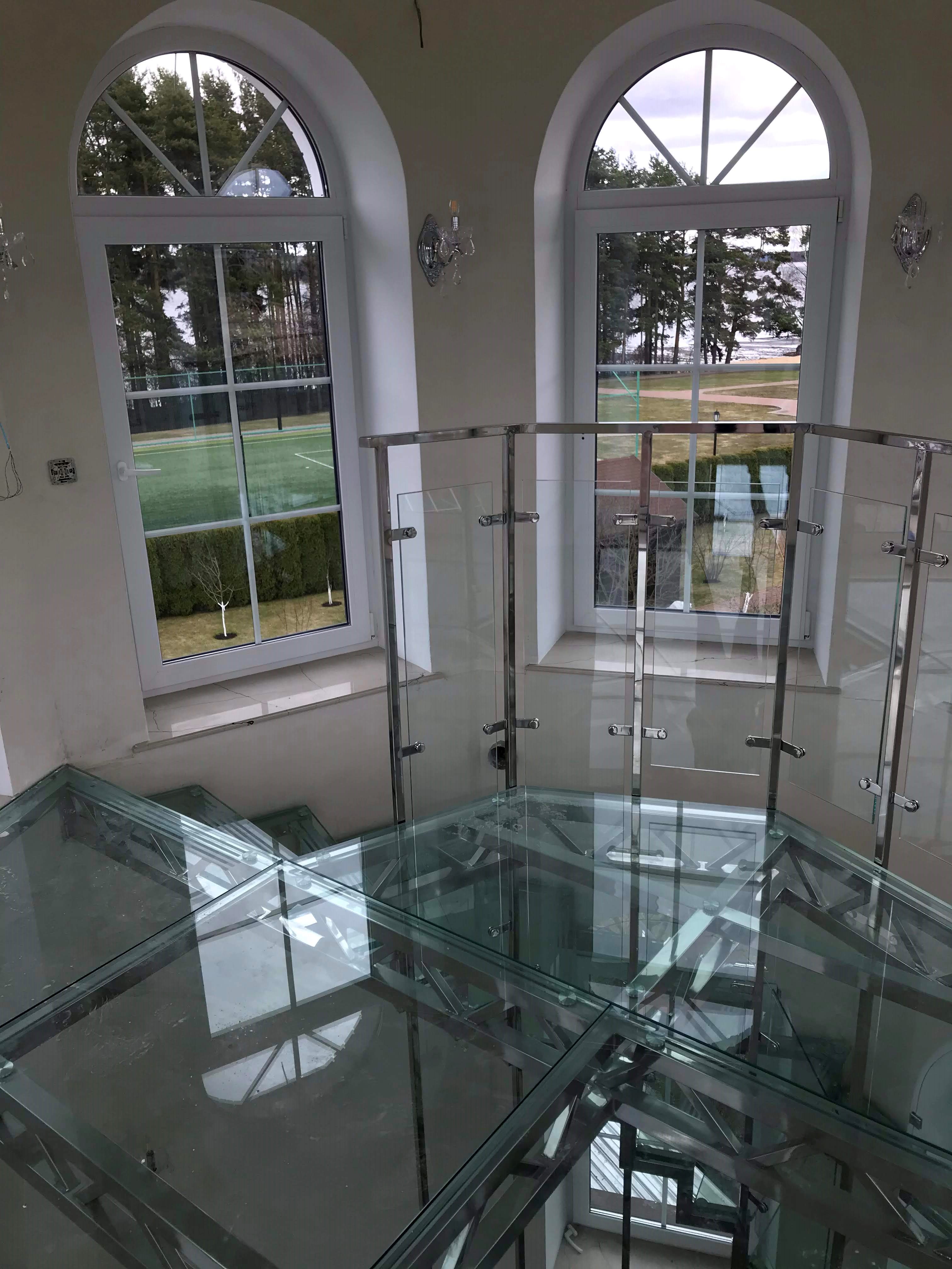 Spiral glass staircase-3